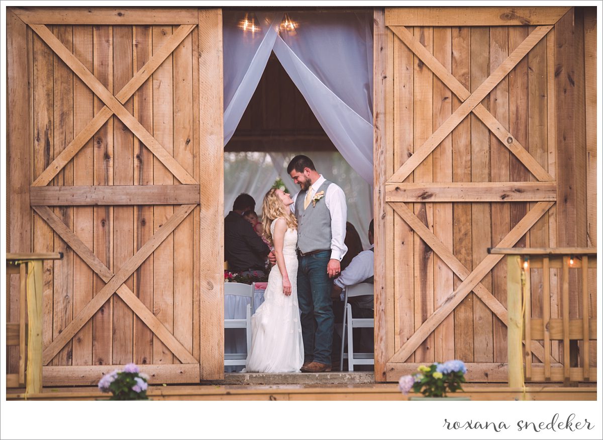 The-barn-at-Hawks-Point-Anderson-Indiana-Wedding-_0020