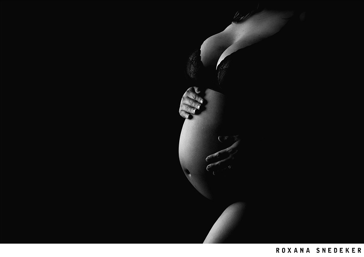 Indianapolis maternity session done in studio