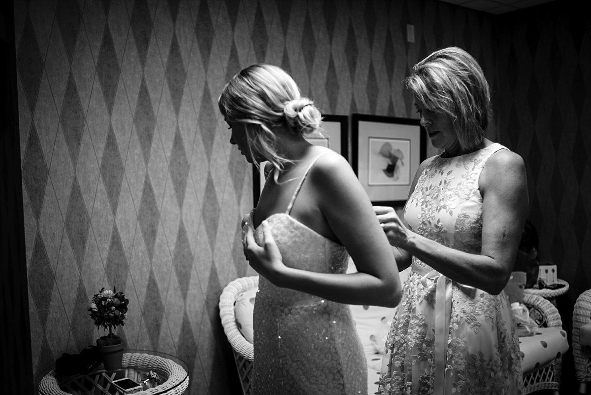 bridesmaids getting ready with bride in Noblesville, Indiana